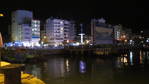 Nam thanh niên người Anh tử vong trong tư thế treo cổ trên tàu du lịch ở Cát Bà