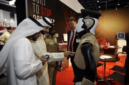 Cảnh sát Dubai sử dụng Robocop