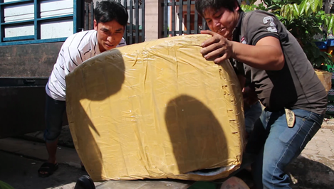 Hơn 6 tạ sụn gân gà lậu "tập kết" trên vỉa hè