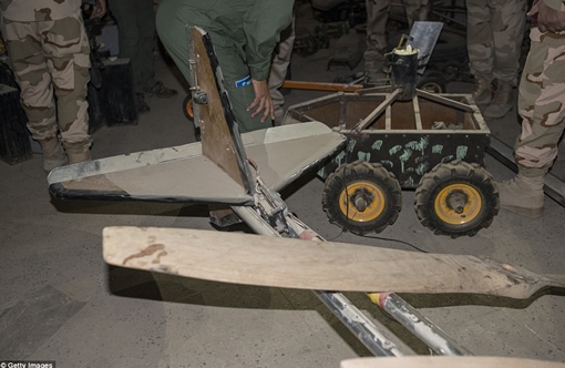 Bên trong quân xưởng hiện đại của IS