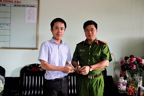 Hành động đẹp của một chỉ huy Công an phường tìm người trả lại