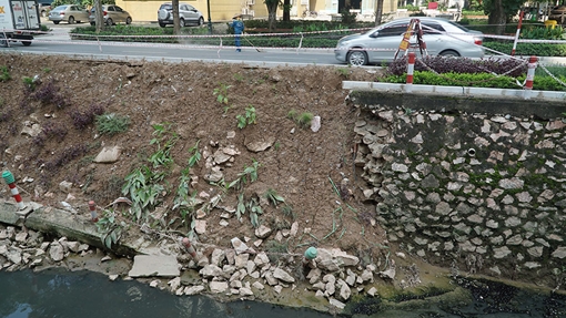 Sạt lở nhiều đoạn trên đường Nguyễn Cơ Thạch