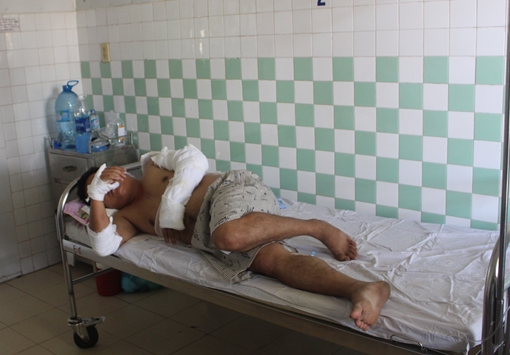 Nổ thiết bị trong nhà máy gạch, 4 người bị bỏng