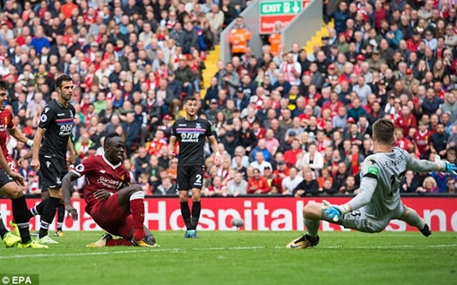 Mane tỏa sáng, Liverpool thắng nhọc trên sân nhà