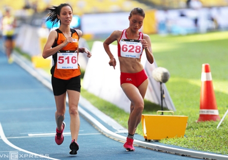 Đi bộ Việt Nam bật khóc nhìn đội bạn "chạy" lấy HCV