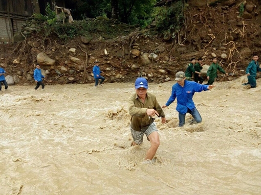 Ấp áp tình nguời sau cơn lũ