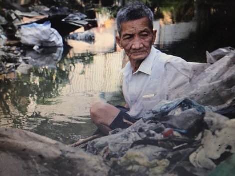 Hành trình làm sạch dòng kênh của lão "gàn xà bần"