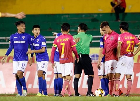 "Tung chưởng" vào Mạc Hồng Quân, cầu thủ Sài Gòn FC bị treo 2 trận