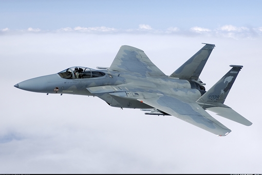 Mất 46 năm F-15 mới đuổi kịp Su-27