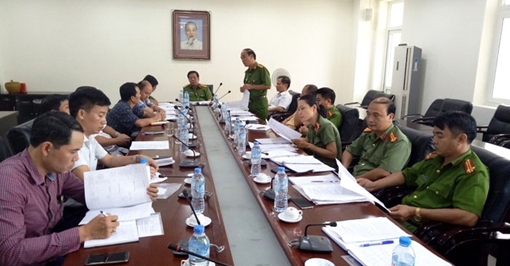 Ra quân xử lý xe dù, cò mồi chèo kéo khách tại bến xe Mỹ Đình