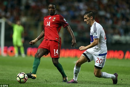 Cristiano Ronaldo ép Real mua Carvalho