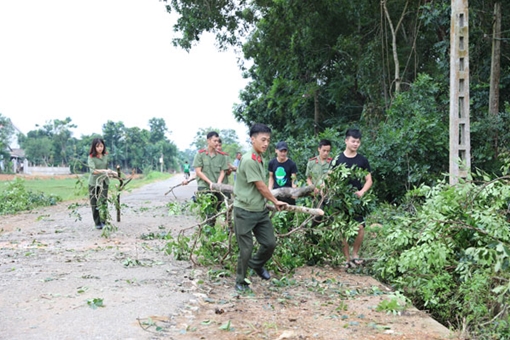 Học viên Trường Cao đẳng ANND 1 giúp dân xây dựng nông thôn mới