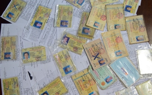 Hàng ngàn bằng lái bị "bỏ quên" và "liều thuốc"… đặc trị