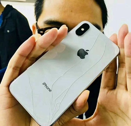 iPhone X làm nền cho sản phẩm Startup Anh quốc