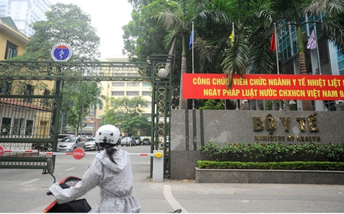 Nhiều băn khoăn xung quanh quy định độc thân mới được chuyển giới