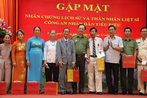 Gặp mặt nhân chứng lịch sử và thân nhân liệt sỹ CAND tiêu biểu