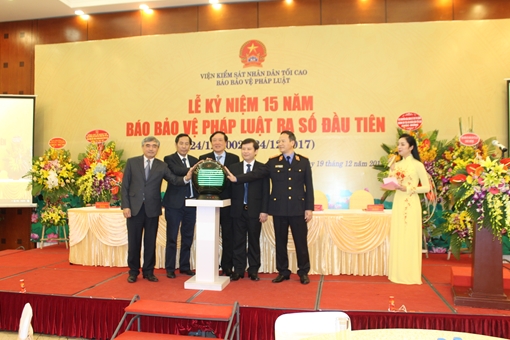 Báo Bảo vệ pháp luật kỷ niệm 15 năm ra số đầu tiên