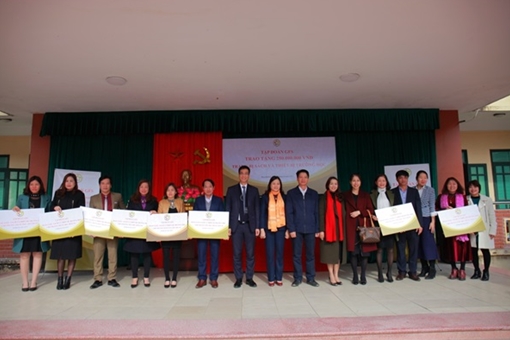 Tập đoàn GFS trao tặng sách và thiết bị trường học tại huyện Đan Phượng