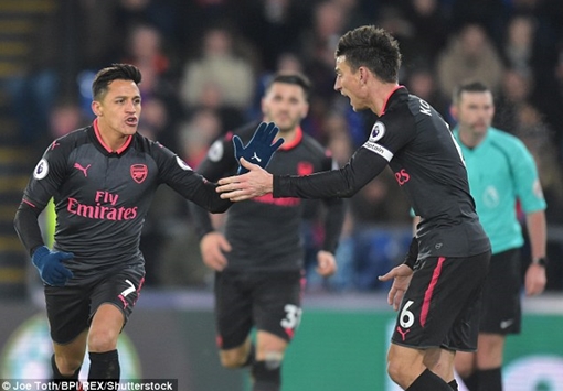 Sanchez lập cú đúp, Arsenal thắng nhọc Crystal Palace