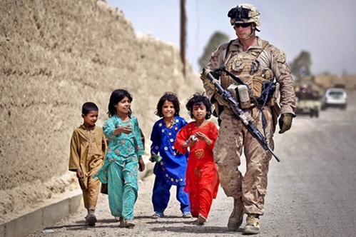 Lừa trẻ em bán cho khủng bố