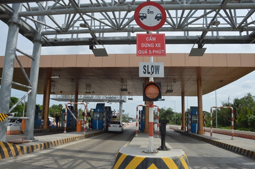 Cắm biển “Cấm dừng xe quá 5 phút” tại các trạm BOT