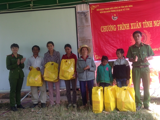 Công an huyện Krông Nô (Đắk Nông) hoạt động thiện nguyện vùng sâu, vùng xa