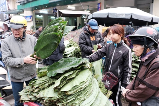 Chợ lá dong giữa lòng Hà Nội nhộn nhịp ngày giáp Tết