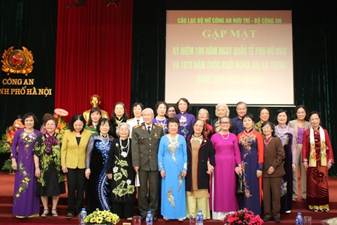 Câu lạc bộ Nữ Công an hưu trí kỷ niệm Ngày Quốc tế phụ nữ