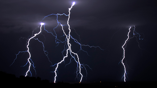 Sét đánh kinh hoàng vào nhà thờ, 16 người thiệt mạng