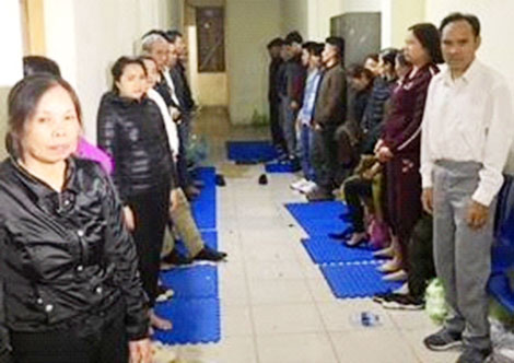 Ổ bạc tại quán bán thịt mèo, "thu hút" nhiều "quí bà"