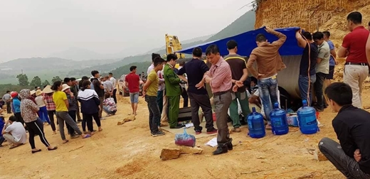 Sập mỏ đất, tài xế bị vùi lấp tử vong