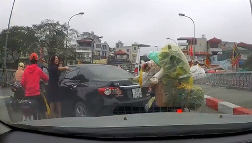 Nữ tài xế quay xe trên Cầu Cót bị phạt 1,3 triệu và tước giấy phép lái xe 2 tháng