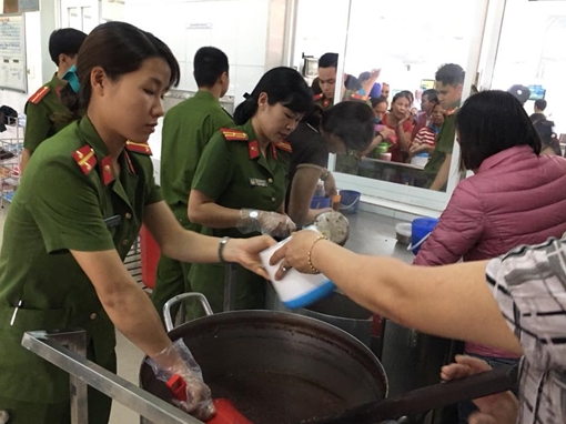 Chương trình  “Nồi cháo tình thương”