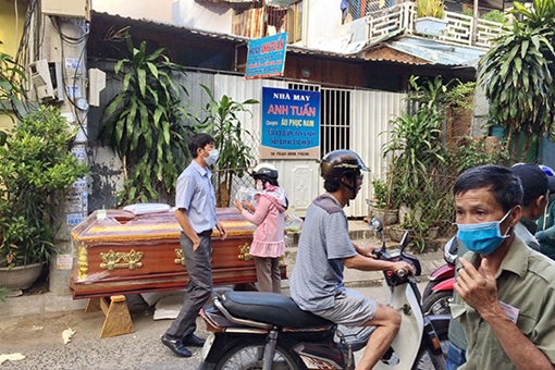 Xót xa chuyện em trai tự đào huyệt chôn xác chị trong nhà