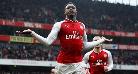 Welbeck lập cúp đúp, Arsenal thắng nhọc Southampton