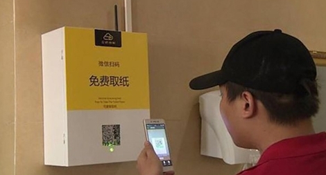 Muốn đi vệ sinh phải nhận diện khuôn mặt