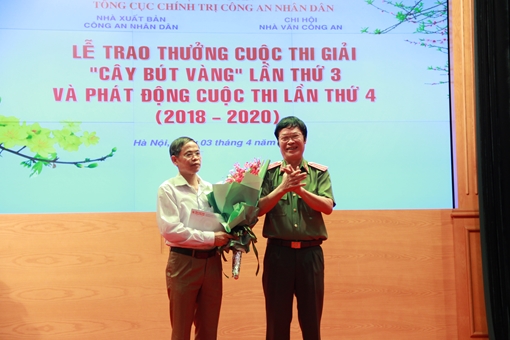 Hành trình của người tử tù từ Trại giam đến Trại sáng tác văn học
