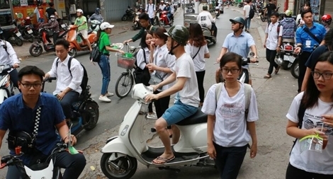 "Rồng Vàng" kéo nhau đi nghe phổ biến quy chế thi THPT Quốc gia 2018