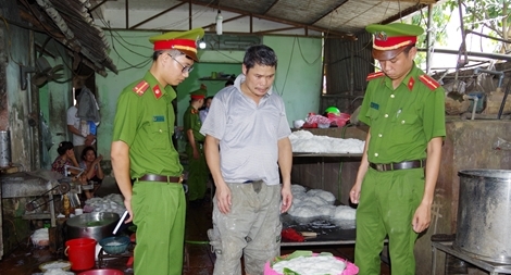 Phát hiện cơ sở sản xuất bún sử dụng chất cấm Formol