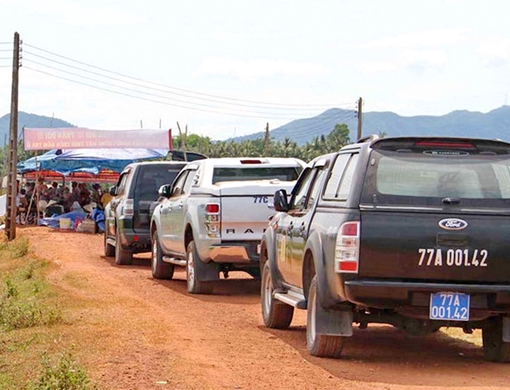 Người dân giải tán sau khi Chủ tịch huyện Phù Mỹ trực tiếp đối thoại