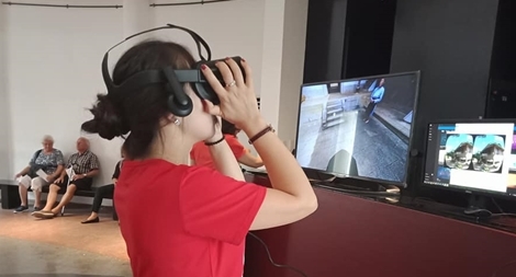 Trải nghiệm kính thực tế ảo tại Bảo tàng Dân tộc học