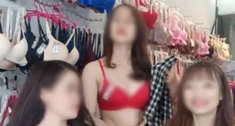 Sốc trước những màn khoe thân phản cảm để livestream bán hàng