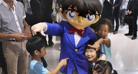 Bùng nổ các sản phẩm ăn theo truyện tranh Thám tử Conan