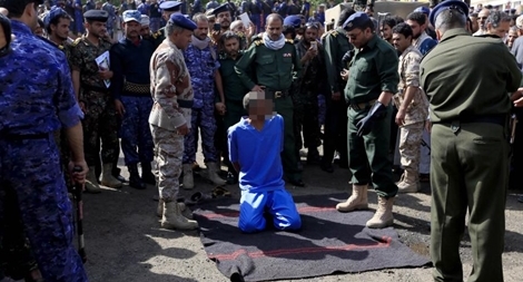 Nhiều tội phạm ấu dâm bị bắn công khai nơi công cộng