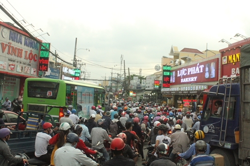 Cấm xe máy vào nội ô liệu có khả thi?