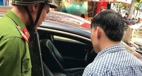 Xe ô tô bị đập kính trộm gần 300 triệu đồng