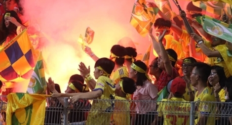 Vừa vô địch CLB Hà Nội đã nhận án phạt