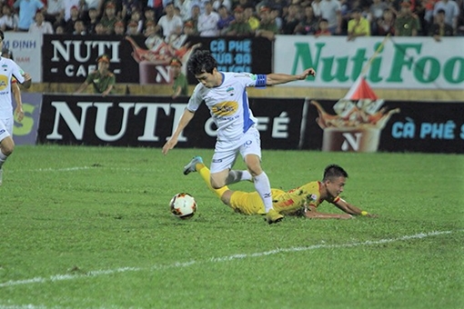 Vừa lập thành tích Công Phượng đã nhận tin buồn