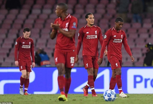 Liverpool gục ngã ở Napoli