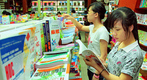 Chọn sách giáo khoa để sử dụng ổn định, chống độc quyền in sách